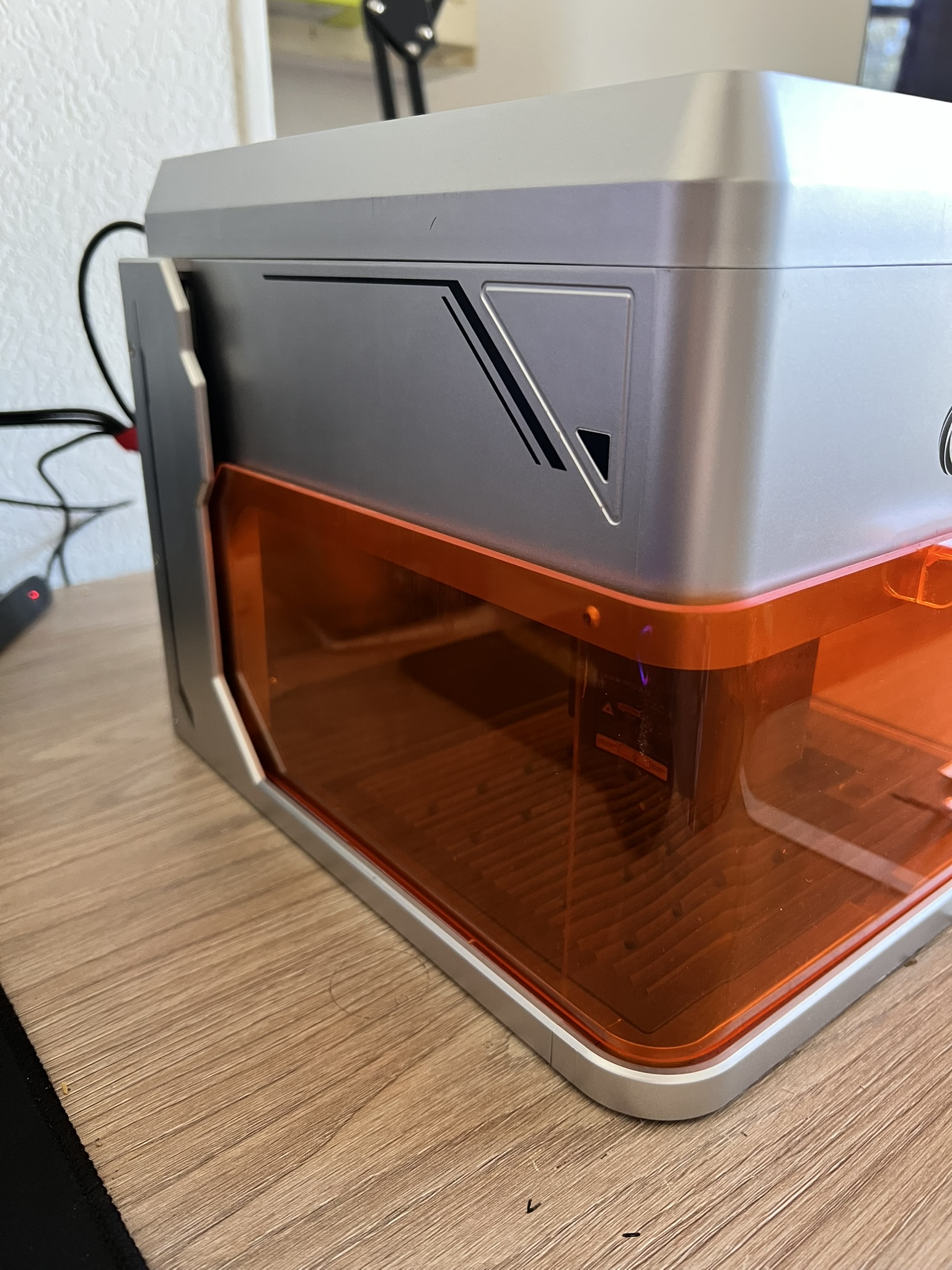 Carverall A1Pro Mini - Vue de côté, enceinte orange ouverte